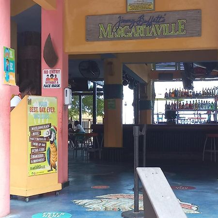 Towers By The Beach Ocho Rios Exterior photo