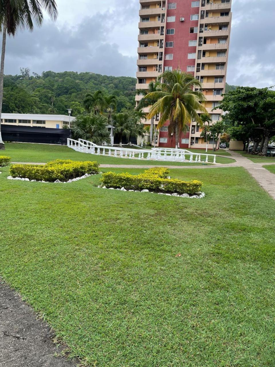 Towers By The Beach Ocho Rios Exterior photo